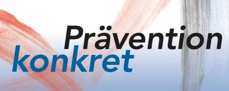 Ein Web-Banner, das wie folgt gestaltet ist: Vor einem dynamischen Hintergrund in Himmelblautönen und der angedeuteten Darstellung einer mit breiten Pinselstrichen ausgeführten roten Aids-Solidaritätsschleife und einem weiteren breiten schwarzen Pinselstrich folgender Text: "Prävention konkret."