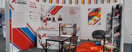 Der Infostand der hessischen Aidshilfen beim Hessentag 2024.