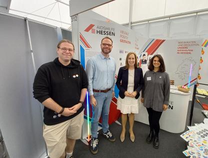 Landtagspräsidentin Astrid Wallmann und Vertreter*innen der Aidshilfe. Landtagspräsidentin Astrid Wallmann und Vertreter*innen der Aidshilfe.