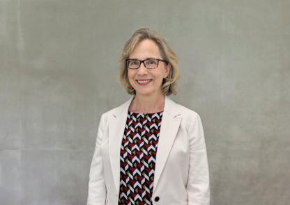 Porträtfoto von Frau Dekanin Prof. Dr. Barbara Klein.